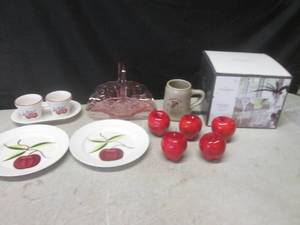 lot 24 image: (EW2) Assorted Vintage Decor and Ma...
