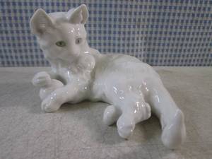 lot 59 image: (CNTR) Vintage Hutschenreuther Kuns...