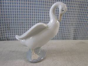 lot 60 image: (CNTR) Vintage Nao by Lladro Porcel...