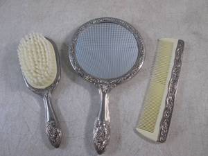 lot 63 image: (BS) Vintage 3pc Silver Plated Vani...