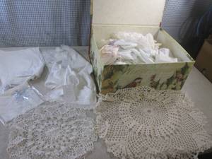 lot 68 image: (EW4) Decorative Box Full of Assort...