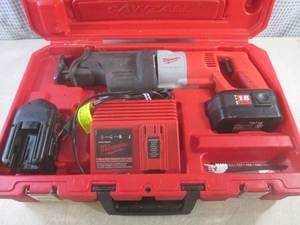lot 73 image: (D-2) Milwaukee Heavy Duty Cordless...