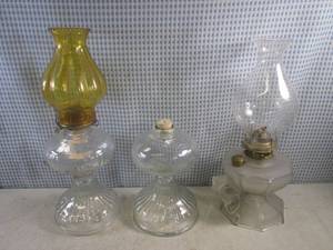 lot 78 image: (A-3) Vintage Oil Lamps...