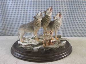 lot 80 image: (CNTR) Vintage Wolves Figure on Woo...