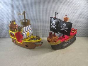 lot 88 image: (EW5) 2 Toy Play Ships...