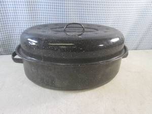 lot 107 image: (D-3) Large Roasting Pan with Lid 1...