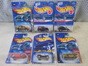 lot 122 image: (EC1) Assorted Hot Wheels in Packag...