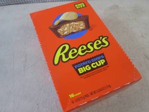 lot 157 image: (B-1) 16 King Size Reeses Potato C...