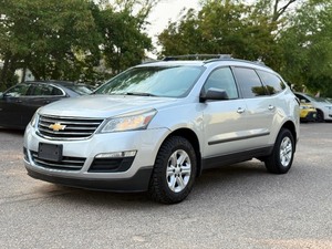 lot 1 image: 2017 CHEVROLET TRAVERSE LS 3 Row  8 Passenger (NO RESERVE)