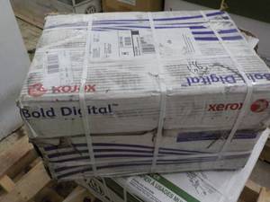 lot 16 image: Xerox 2500 sheets White 11 x 17 Co...
