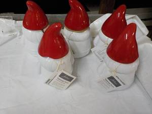 lot 160 image: 5 Gnome Table Top Torches...