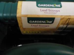 lot 172 image: 4 Garden Line Leaf Scoops...
