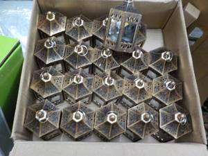 lot 194 image: Case of 20 Battery Lanterns 4 high...