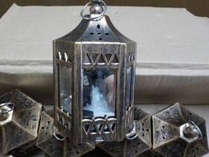 lot 195 image: Case of 20 Battery Lanterns 4 high...