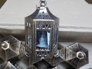 lot 196 image: Case of 20 Battery Lanterns 4 high...