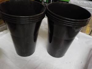 lot 210 image: 8 Plant Pots 12 tall...