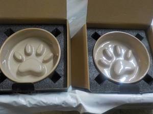 lot 218 image: 2 Woof Security Dog Bowls 6 Diamet...
