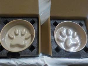 lot 219 image: 2 Woof Security Dog Bowls 6 Diamet...