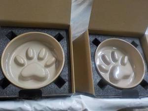 lot 220 image: 2 Woof Security Dog Bowls 6 Diamet...