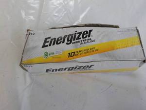 lot 58 image: Energizer Industrial Alkaline D12 1...