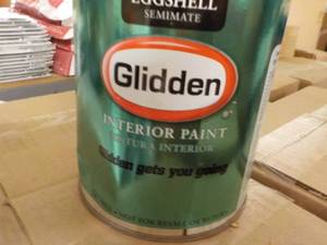 lot 121 image: 10 qts. Glidden Paint- your choice ...