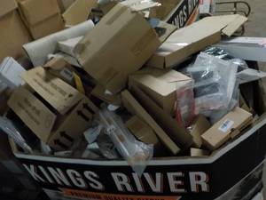 lot 294 image: Pallet of New Amazon Overstock, Unc...