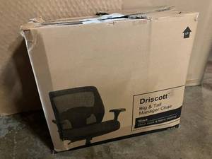 lot 1 image: Big and Tall Managers Chair