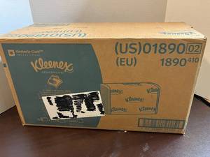 lot 124 image: Kleenex Multifold Towels