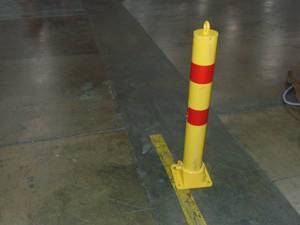 lot 5 image: Fold-Down Safety Bollard - 4.5 x 36