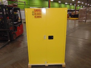lot 4 image: Flammable Storage Cabinet , 45 Gallon 43 x 18 x 65