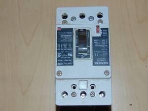 lot 45 image: SIEMENS HEM3M100 100A 480V 3 POLE CIRCUIT BREAKER