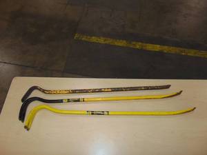lot 53 image: 3 Pack 36 Mixed StanleyDewalt Pry Bars