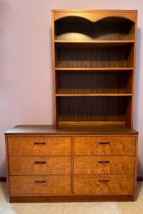 lot 17 image: Lane Mid-Century Modern Dresser with Removable Hutch