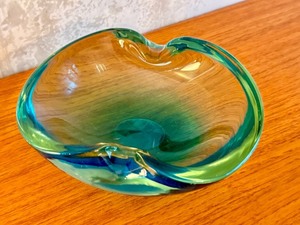lot 31 image: Mid-Century Murano Style Art Glass Bowl in Blue and Green