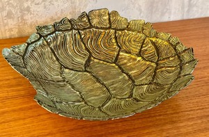 lot 50 image: Decorative Textured Glass Bowl