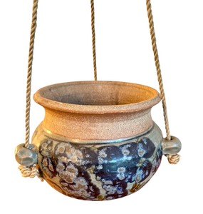 lot 14 image: Handmade Ceramic Hanging Planter