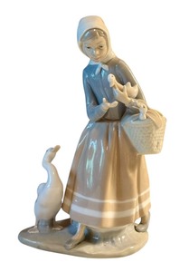 lot 56R image: Lladro Porcelain Figurine Girl with Ducks