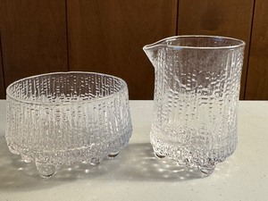 lot 58R image: Iittala Petite ULTIMA THULE Cream and Sugar Set