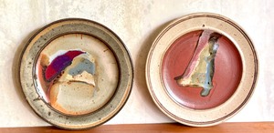 lot 9A image: Set of 2 Alan Viglund Pottery Plates, Handcrafted Art
