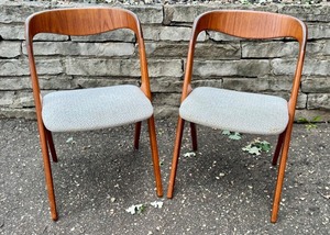 lot 9 image: Pair of Mid Century Vamo Snderborg Danish Modern Teak Dining Chairs  Johannes Andersen for Vamo Snderborg Teak Dining Chairs