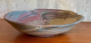 lot 26R image: Handcrafted Pottery Centerpiece Bowl