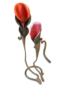 lot 104 image: Metal Calla Lily Sculpture with Red and Pink Flowers