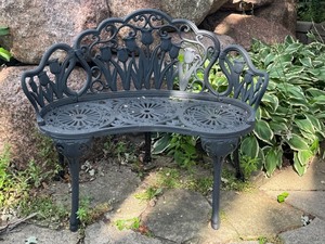 lot 113 image: Decorative Metal Garden Bench with Tulip Design