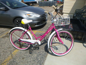 lot 143 image: Schwinn LuLu Womens Bicycle