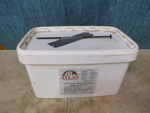 lot 18 image: Atlas Nail Base Fasteners
