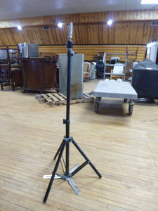 lot 30 image: Adjustable Height Tri-Pod