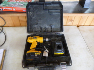 lot 73 image: DeWalt 38 Cordless Adjustable Clutch DrillDriver