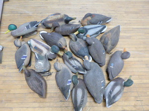 lot 112 image: 20 Duck Decoys