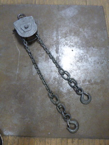 lot 120 image: Chain Hoist