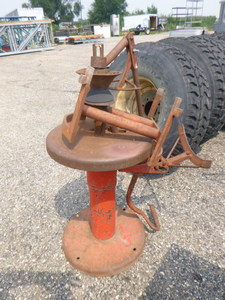 lot 145 image: Manual Tire Changer